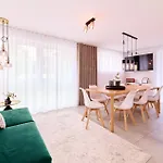 Xzllenz - 4 Schlafzimmer, Zentral, Parken, U-Bahn, 2 Baeder, 4 Smart-Tv, Optional Einzelbett