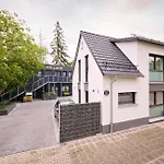 Xzllenz - 4 Schlafzimmer, Zentral, Parken, U-Bahn, 2 Baeder, 4 Smart-Tv, Optional Einzelbett