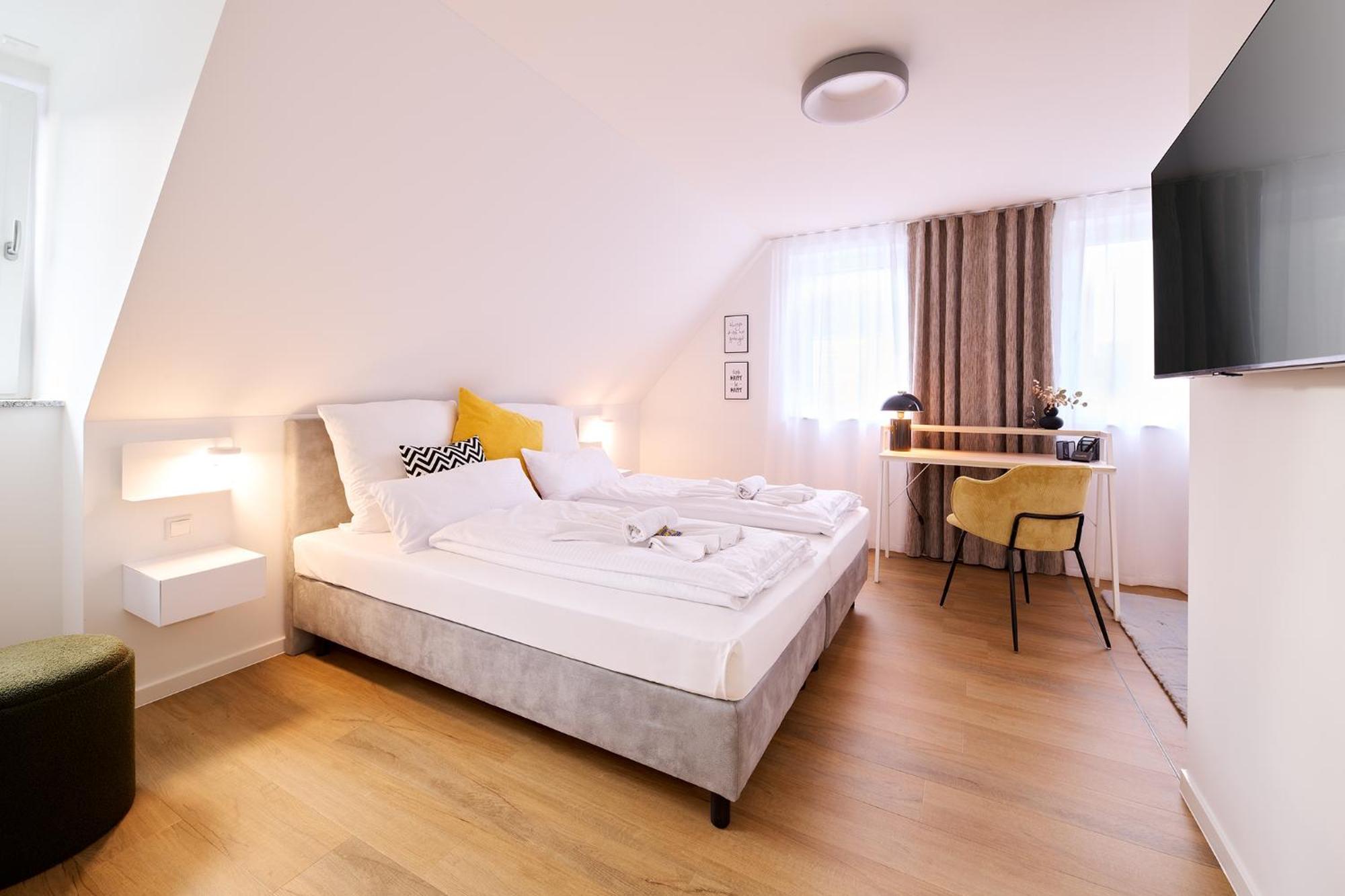 Ferienhaus Xzllenz - 4 Schlafzimmer, Zentral, Parken, U-bahn, 2 Baeder, 4 Smart-tv, Optional Einzelbett
